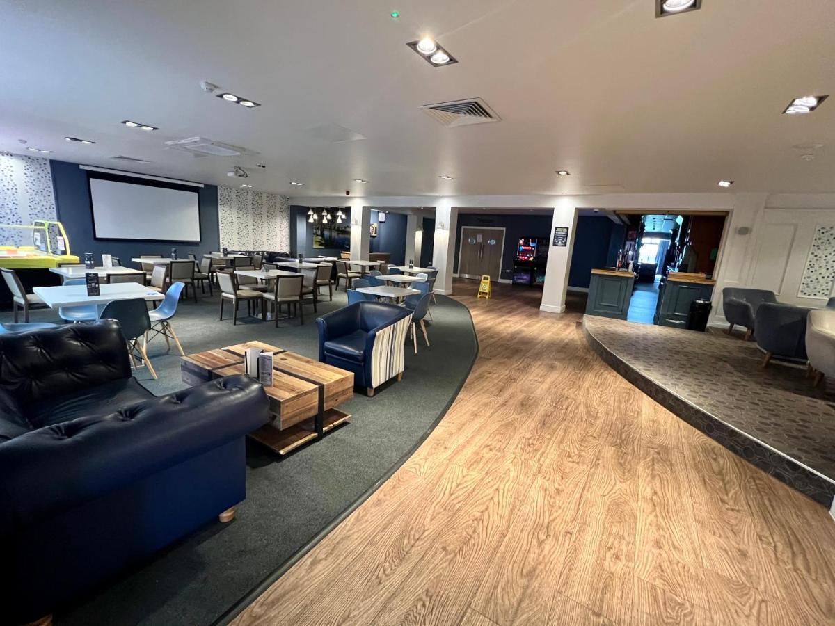 סאות' סרני Mallard Corner, Cosy Cotswold Lakeview Lodge מראה חיצוני תמונה