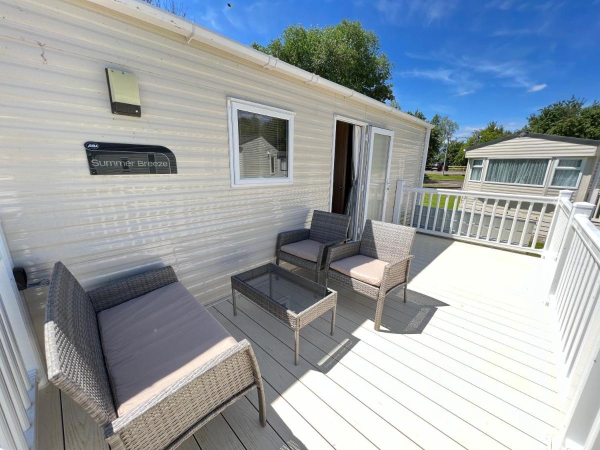 סאות' סרני Mallard Corner, Cosy Cotswold Lakeview Lodge מראה חיצוני תמונה