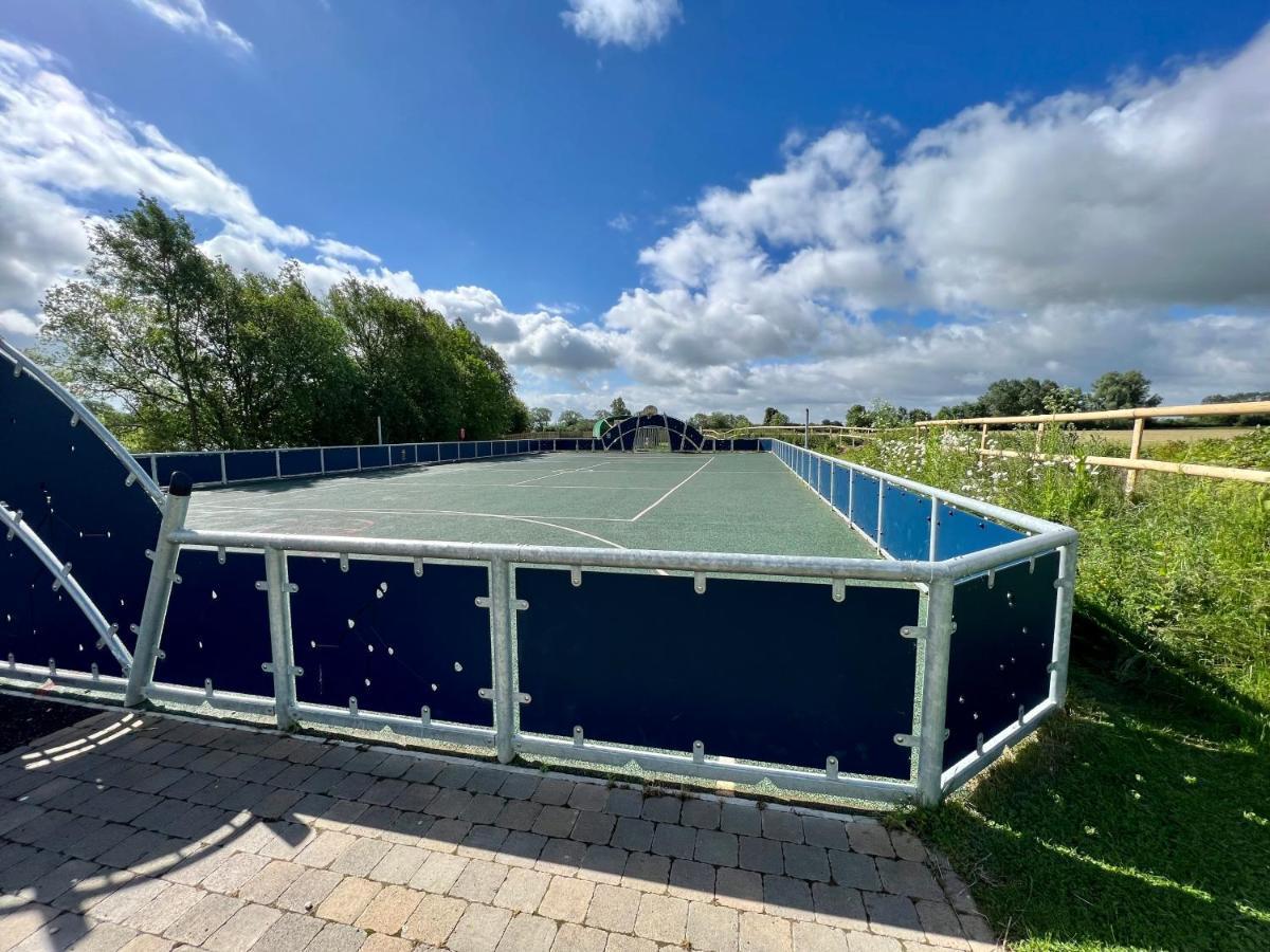 סאות' סרני Mallard Corner, Cosy Cotswold Lakeview Lodge מראה חיצוני תמונה