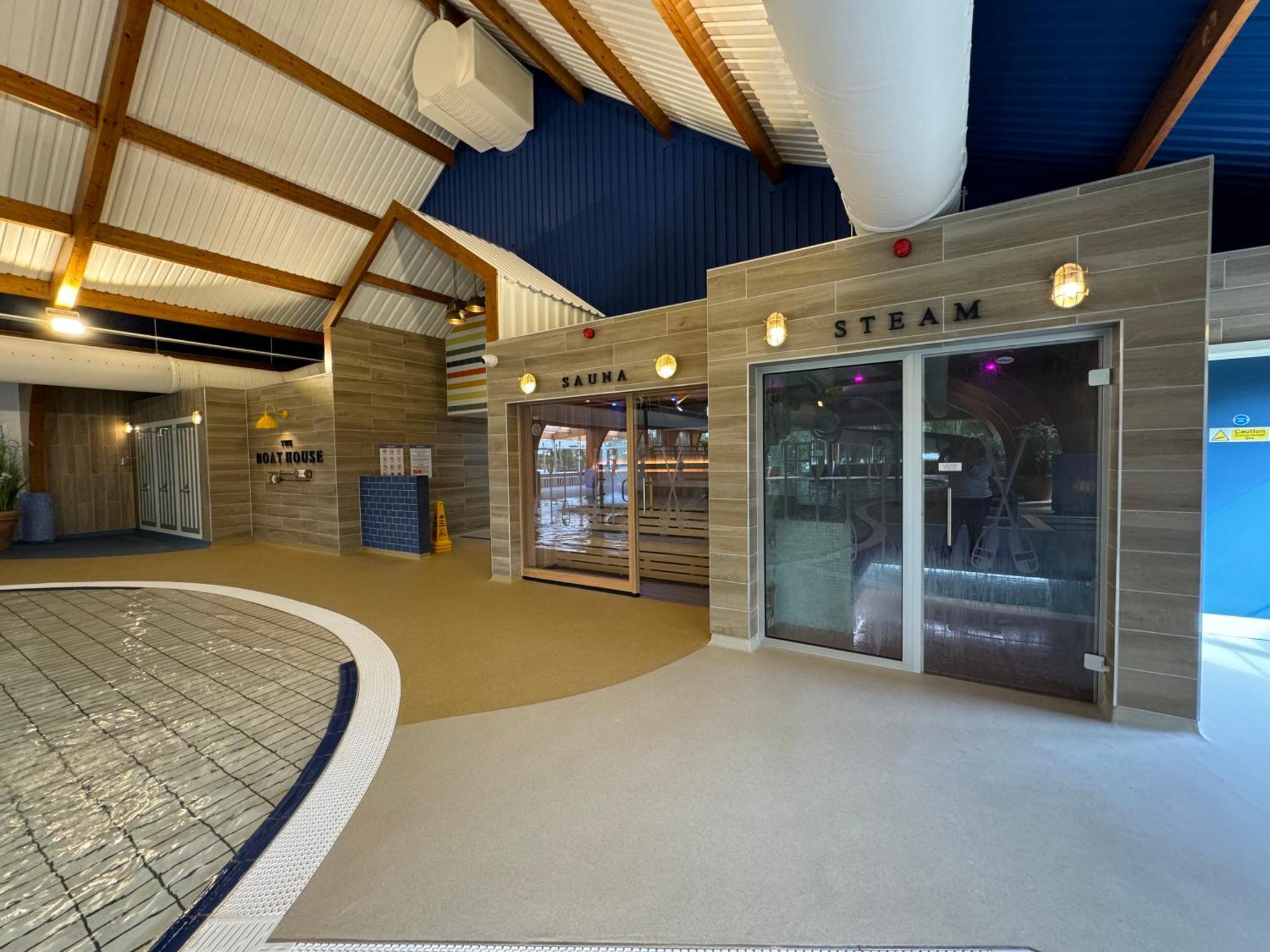 סאות' סרני Mallard Corner, Cosy Cotswold Lakeview Lodge מראה חיצוני תמונה