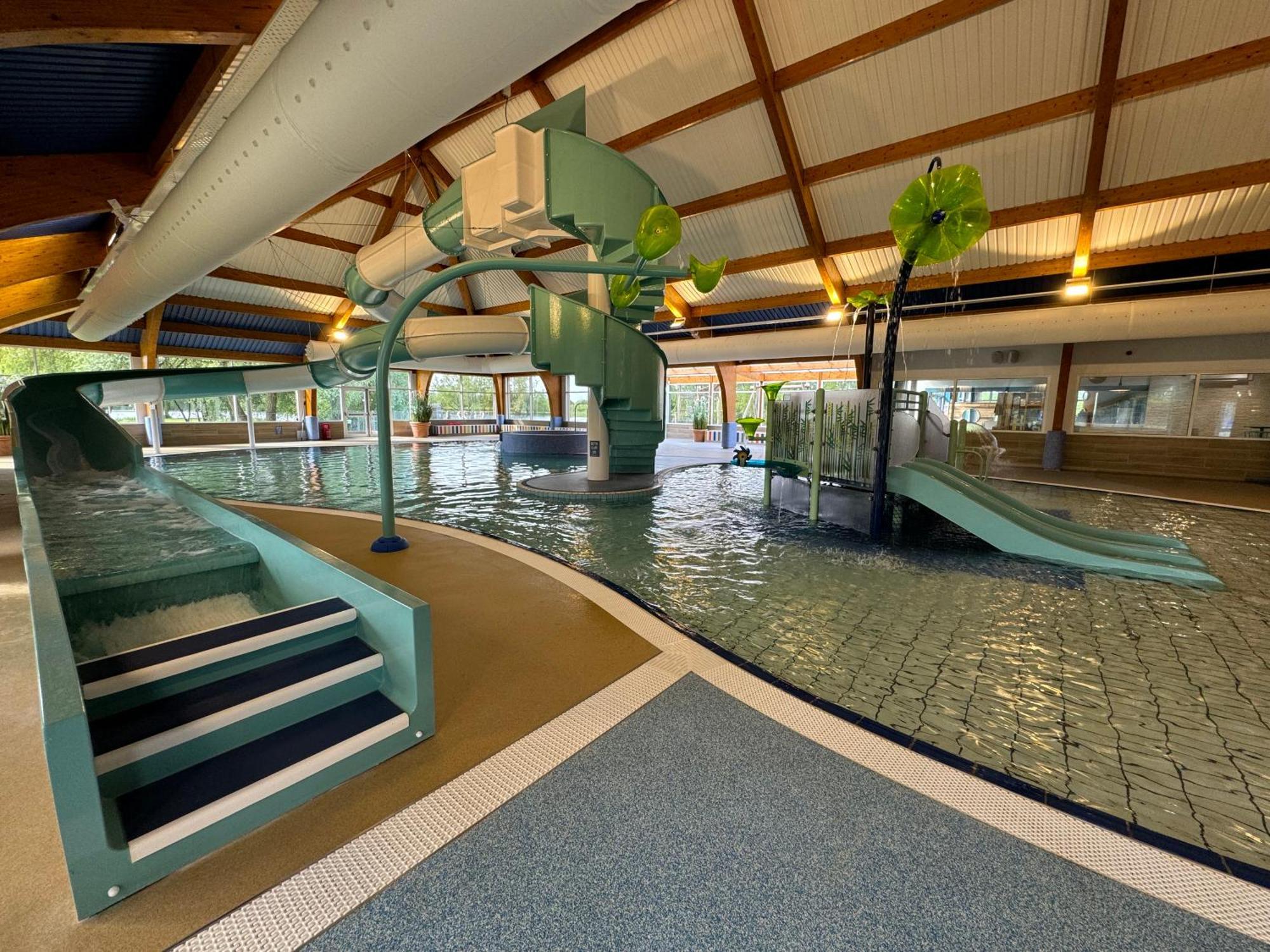 סאות' סרני Mallard Corner, Cosy Cotswold Lakeview Lodge מראה חיצוני תמונה