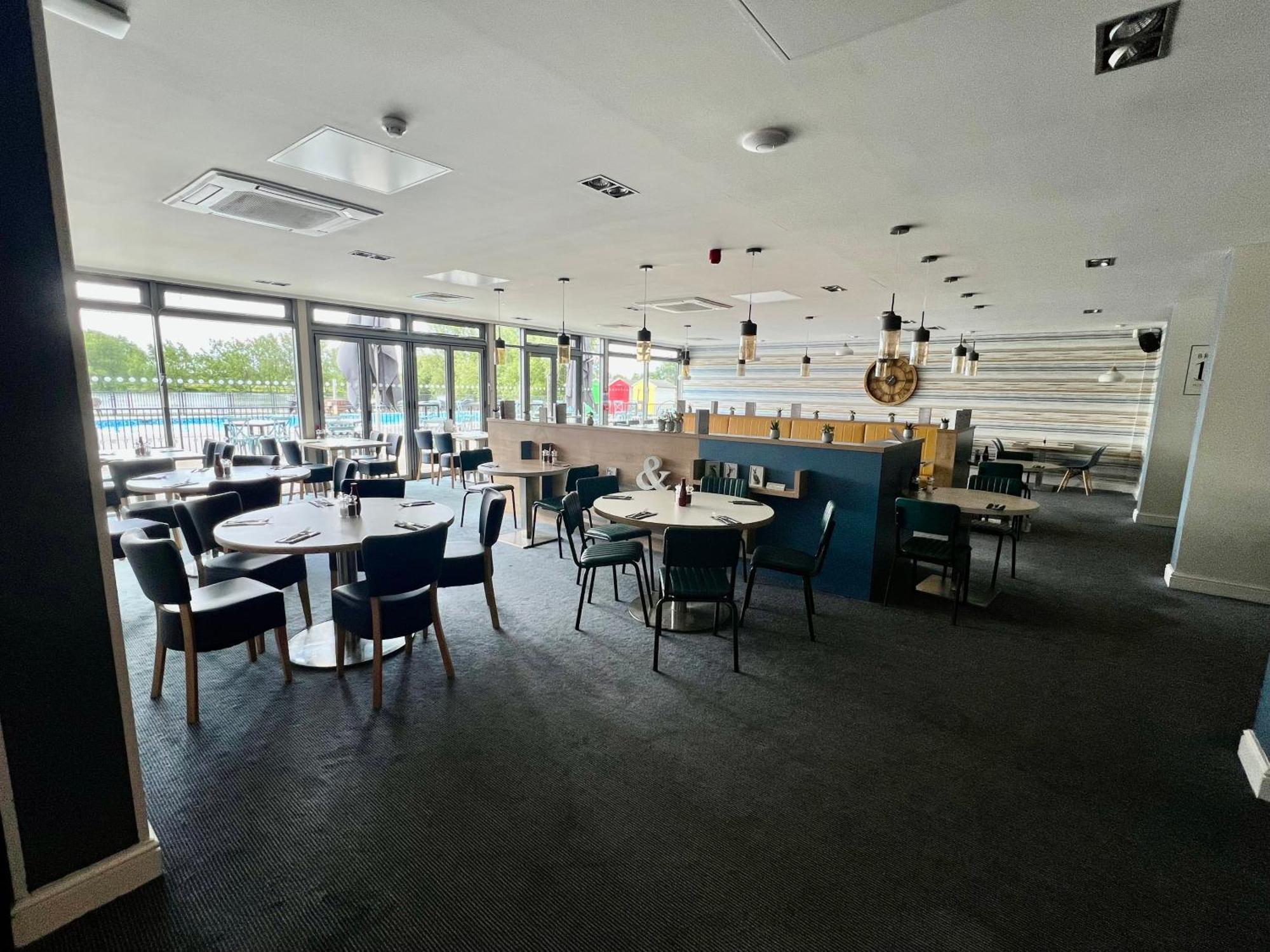 סאות' סרני Mallard Corner, Cosy Cotswold Lakeview Lodge מראה חיצוני תמונה